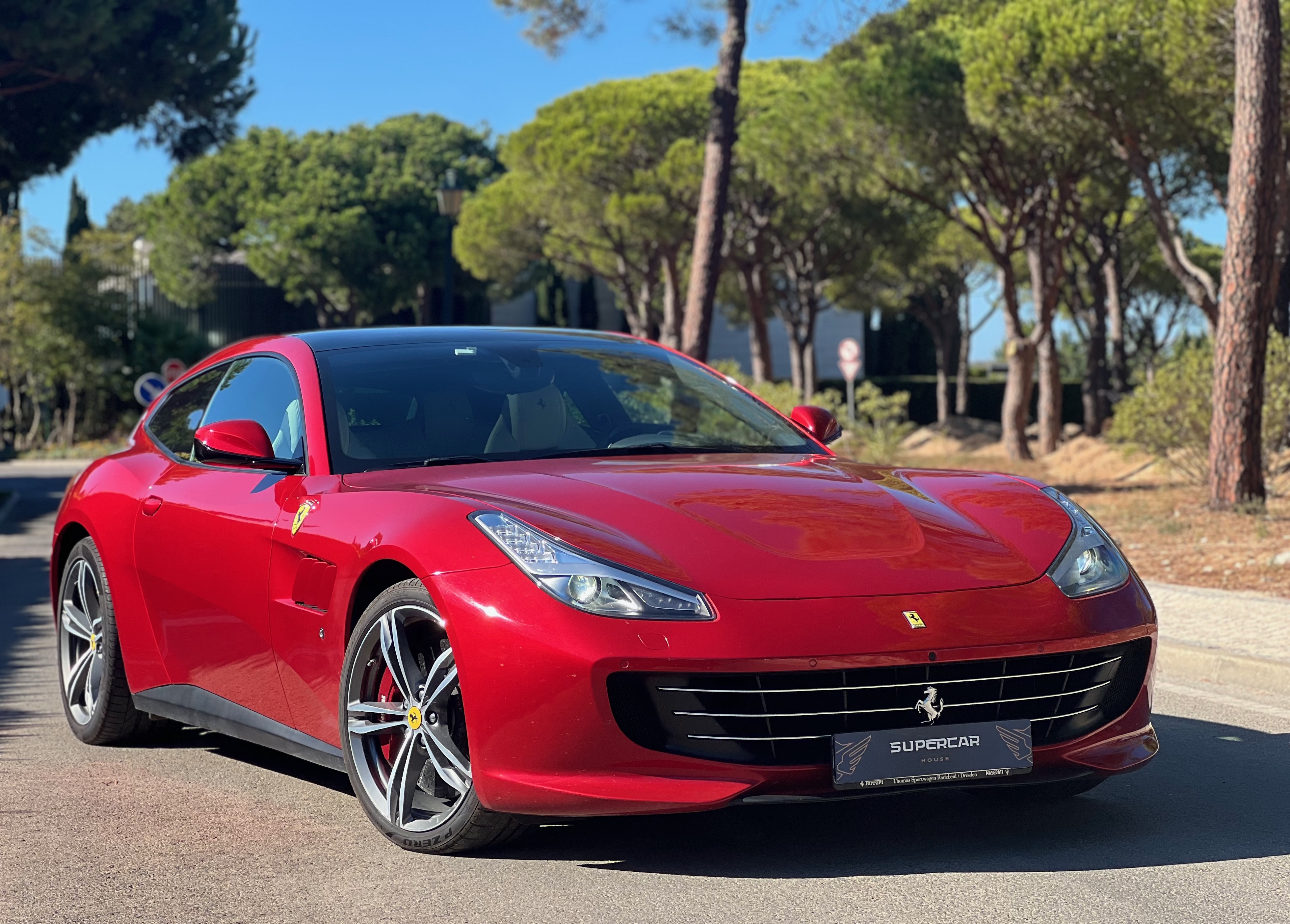 Ferrari GTC4 Lusso 6.3L V12 Aspirated